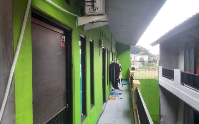 OYO Life  93023 Kost Bulan Karawang