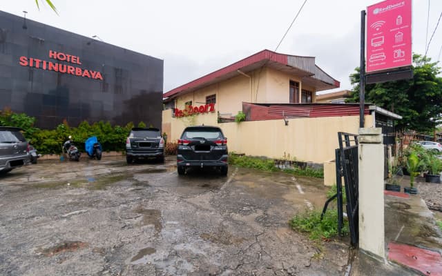 RedDoorz Syariah near Plaza Andalas Padang 2