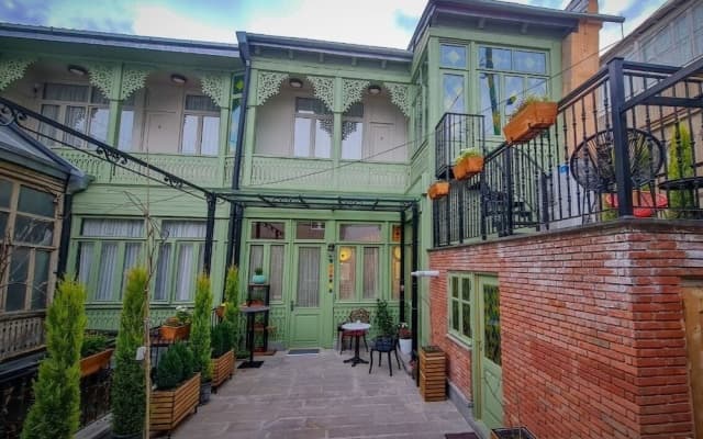 Artisan Boutique Hotel & Gallery