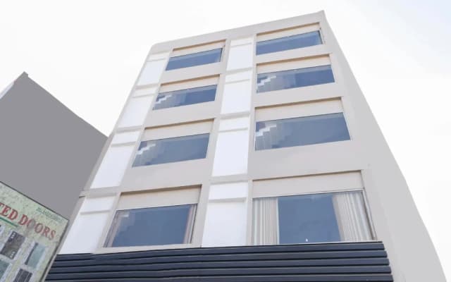 Hotel Red Ark by OYO Rooms
