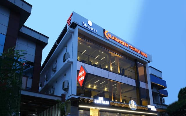 Capital O 22459 Edasserys Kalamassery Tourist Home