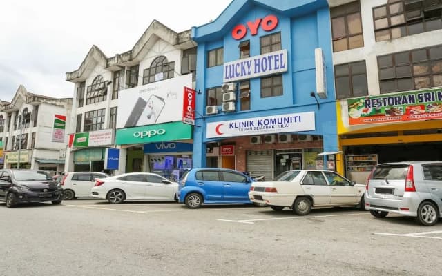 OYO 89406 Lucky Budget Hotel