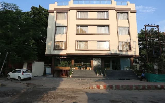Capital O 18921 Hotel Yelchiko