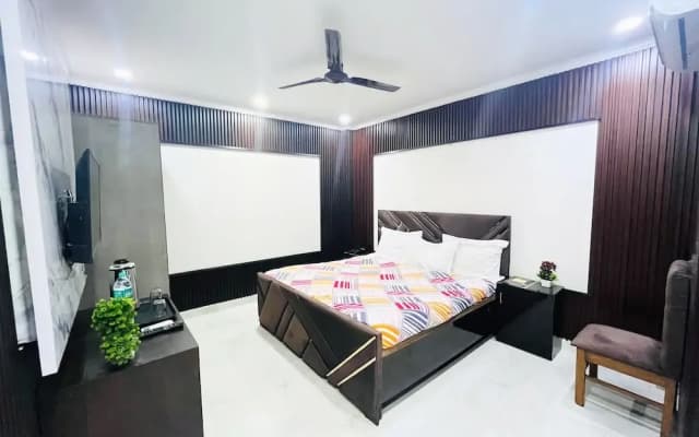 Roomshala Hotel Tom & Jerry