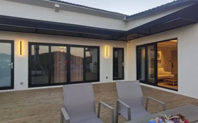 Eight or nine residential rooms in East Lake