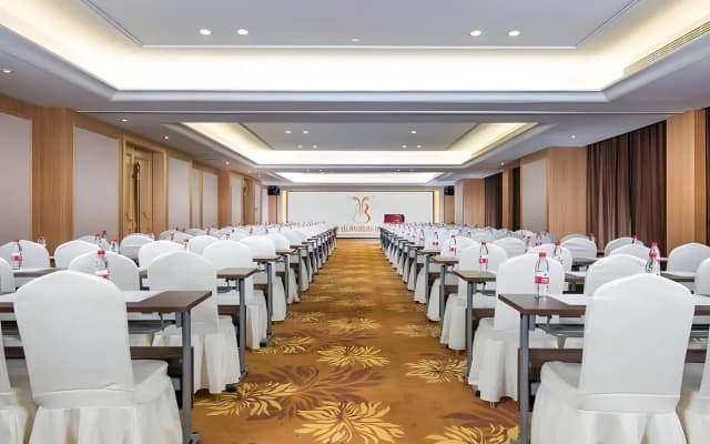 Vienna International Hotel (Suzhou University Town Yuexi subway station store)