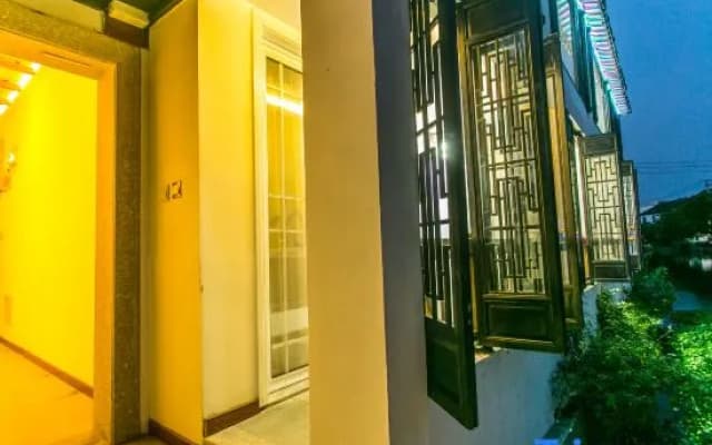 Tongli Qingyuan River View Holiday Inn