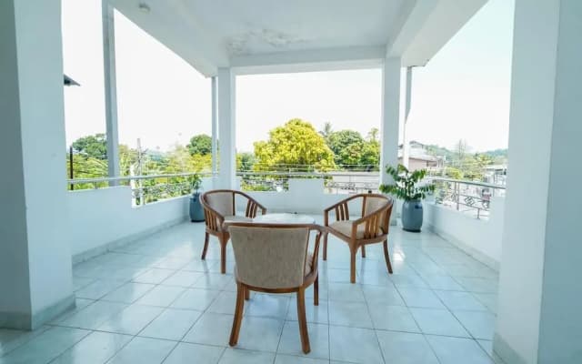 OYO 576 Dazzling Villa