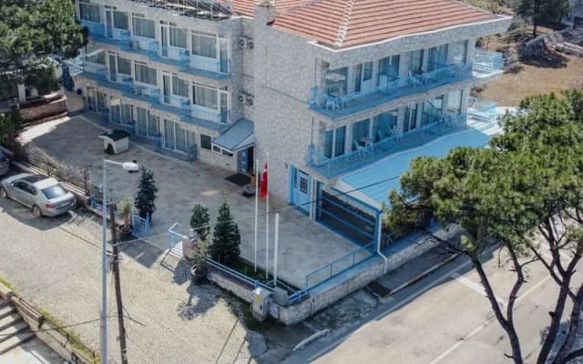 Ayvalık Mavi Çam Otel