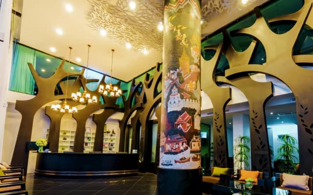 Raha Grand Hotel