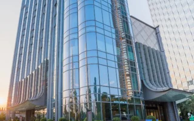 Pesht Premier Hotel
