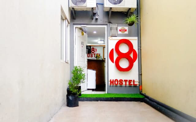 8Hostel