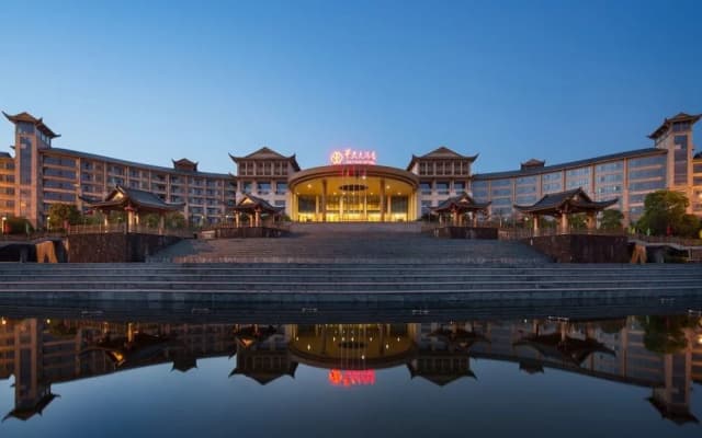 Huitang Huatian Hot Spring Resort Hotel