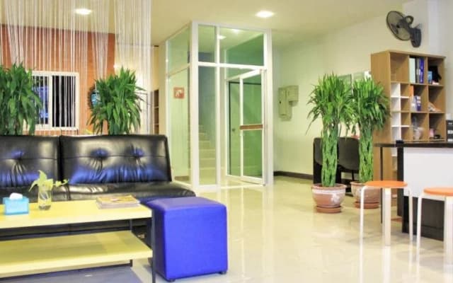 Ananas Phuket Central Hostel