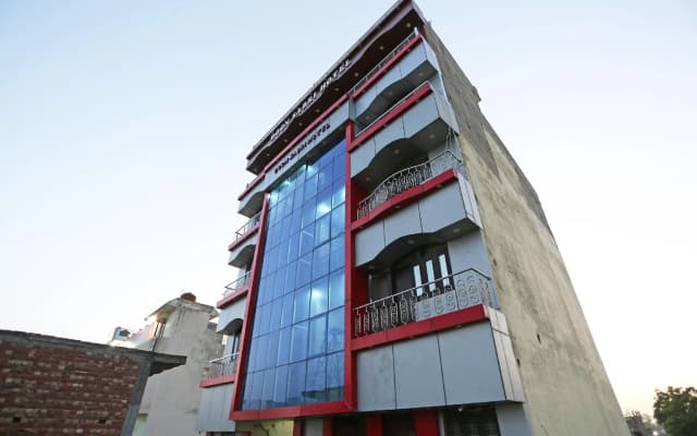SPOT ON 37780 Hotel Doon Sabri
