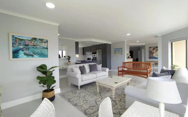Alba Tramonto - 4 bed 3 bath - 100m to Robberg Beach & Large Patio