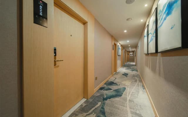 Super 8 Hotel (Wanzhou Wanda Plaza Gaosuntang Pedestrian Street Store)