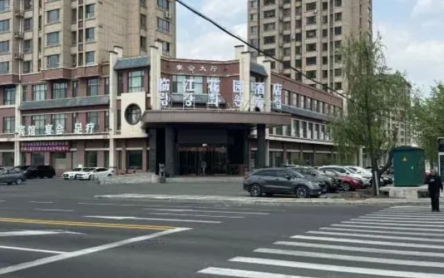 Linjiang Huayuan Hotel