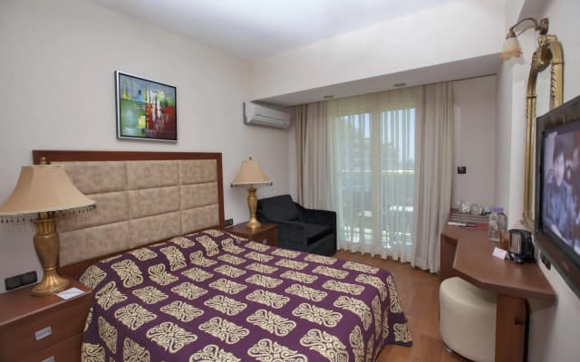 Laur Hotels