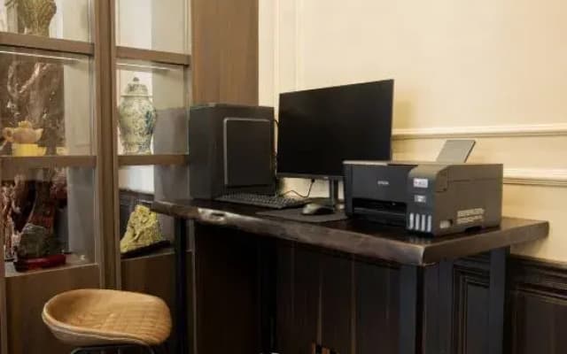 Qihua Luxury Hotel
