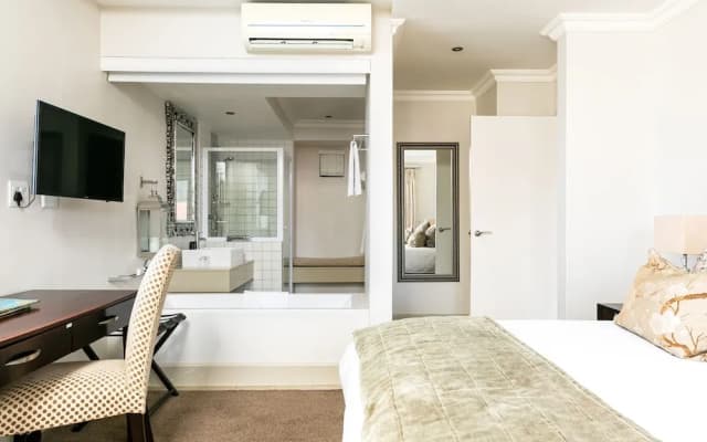 Harbour Square Hotel