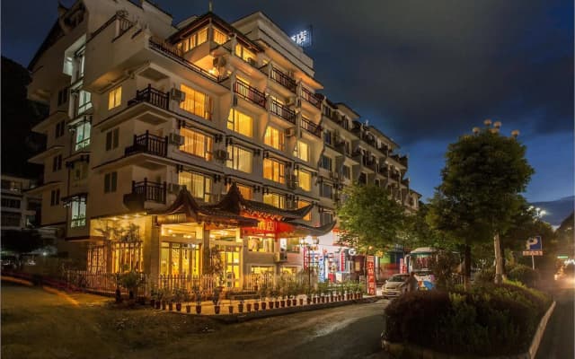 Michaels Inn & Suites