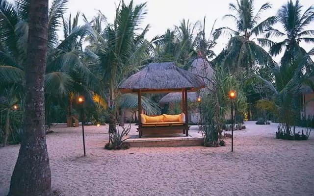 Waka Nusa Resort