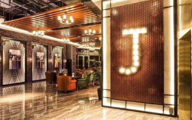 Huainan Gymnasium Industry and Trade Vocational and Technical College JAMES JOYCE COFFETEL