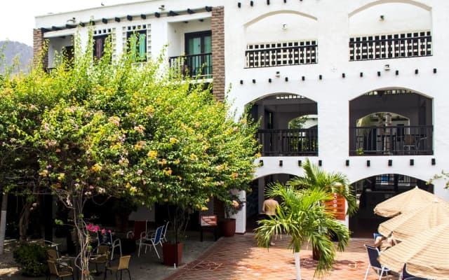 Hotel Sansiraka Suites By GEH Suites
