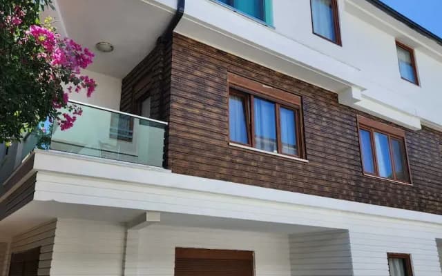 Lara Breeze Homes