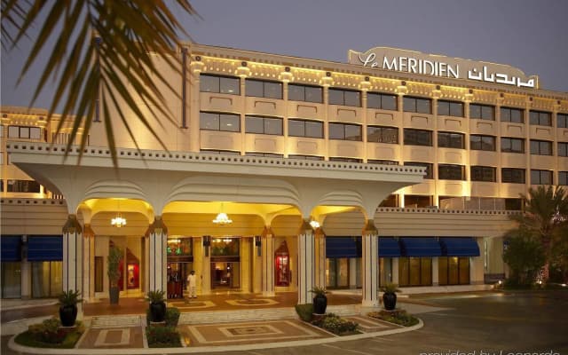 Курортный отель Le Meridien Abu Dhabi Hotel