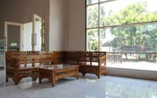 RedDoorz Syariah near Balai Kota Probolinggo 2