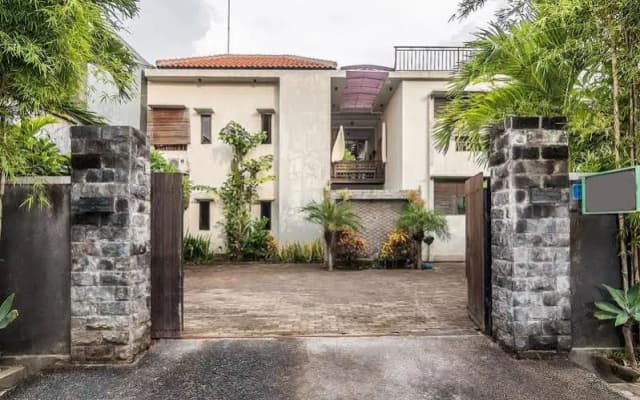 ZenRooms Seminyak Gunung Athena