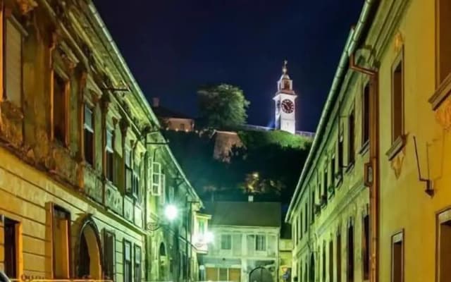 Varad Inn Hostel and Cafe