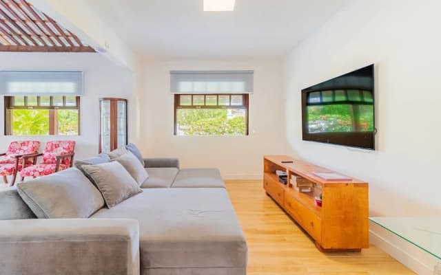 GB77 Ótima Casa 5 Quartos com Piscina