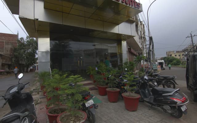 FabHotel Sallow Grand
