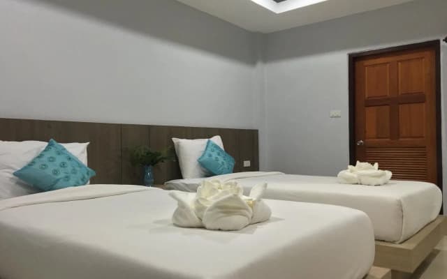 Tonsai Bay Resort