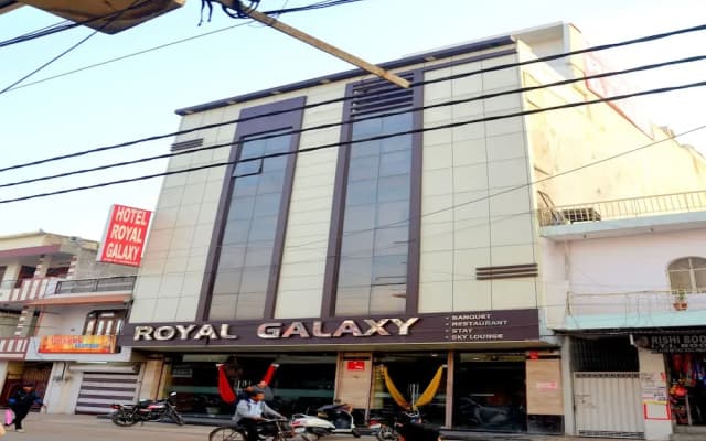OYO 3233 Hotel Royal Galaxy