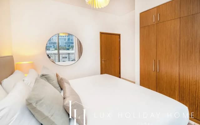 LUX 52 42 Deluxe Marina View Suite 2, Dubai