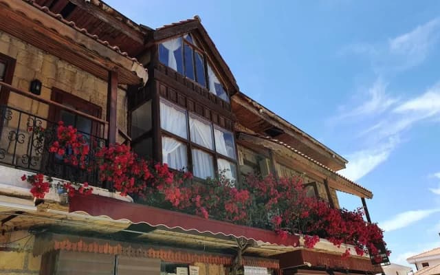 Hellen Hotel Side