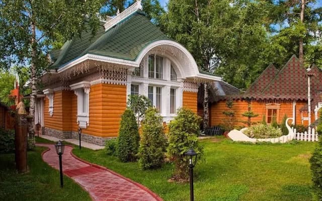 Царское подворье
