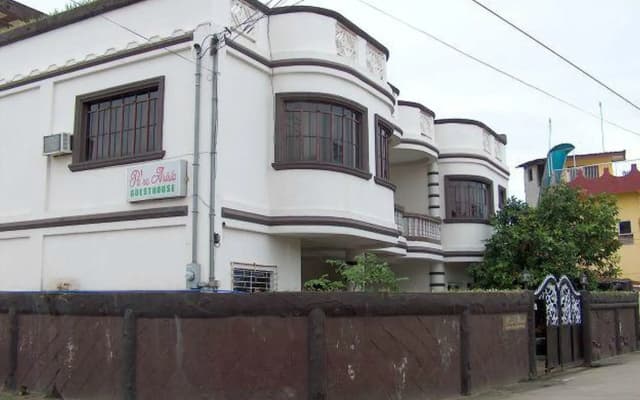 Pere Aristo Guesthouse