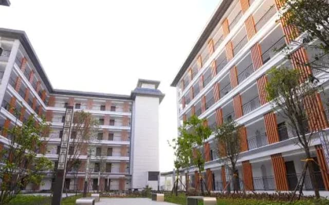 Longlin Folk Hotel