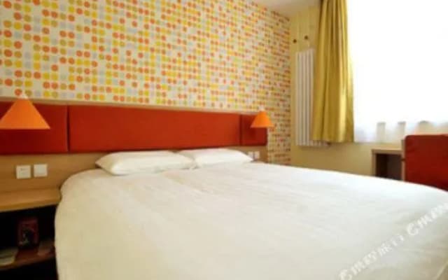 Home Inn (Harbin West Bus Station Hongbo Square)