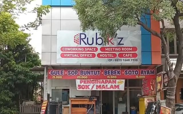 Rubikz Hostel & Cafe