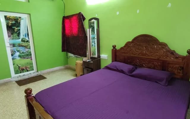 Square & Dormitory Stays