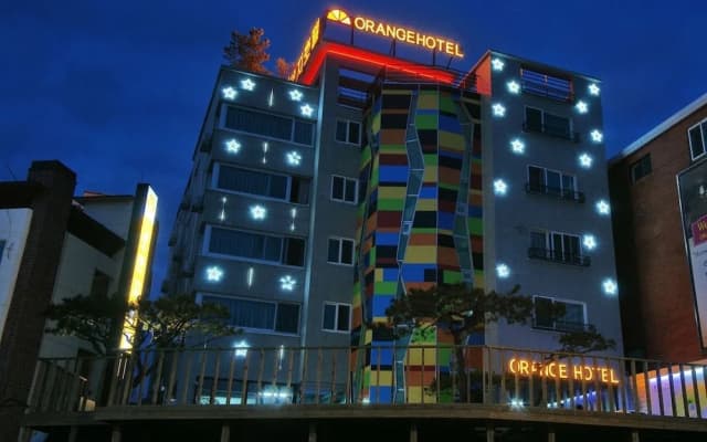 Orange Hotel