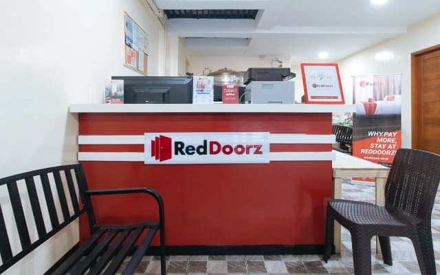 RedDoorz Plus near Uptown BGC Mall