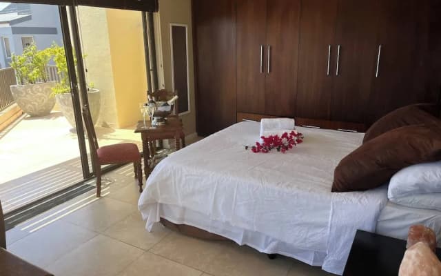 Whispering Waves - Serene Langebaan Getaway With Breathtaking Views
