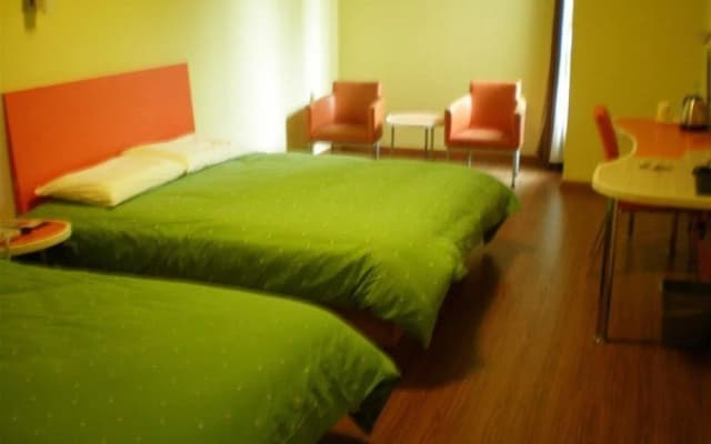 Motel 168 Xujiahui Road